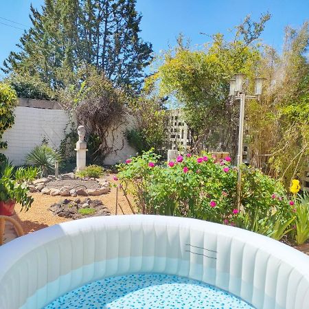 La Vie Est Belle, Chambre Privee Dans Une Villa Trets Exterior foto