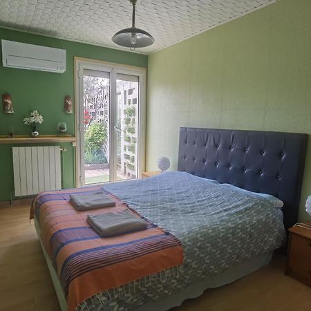 La Vie Est Belle, Chambre Privee Dans Une Villa Trets Exterior foto