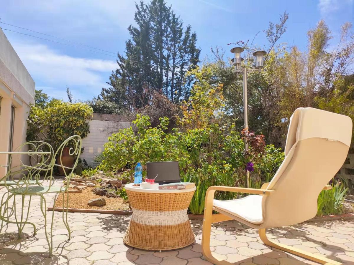 La Vie Est Belle, Chambre Privee Dans Une Villa Trets Exterior foto