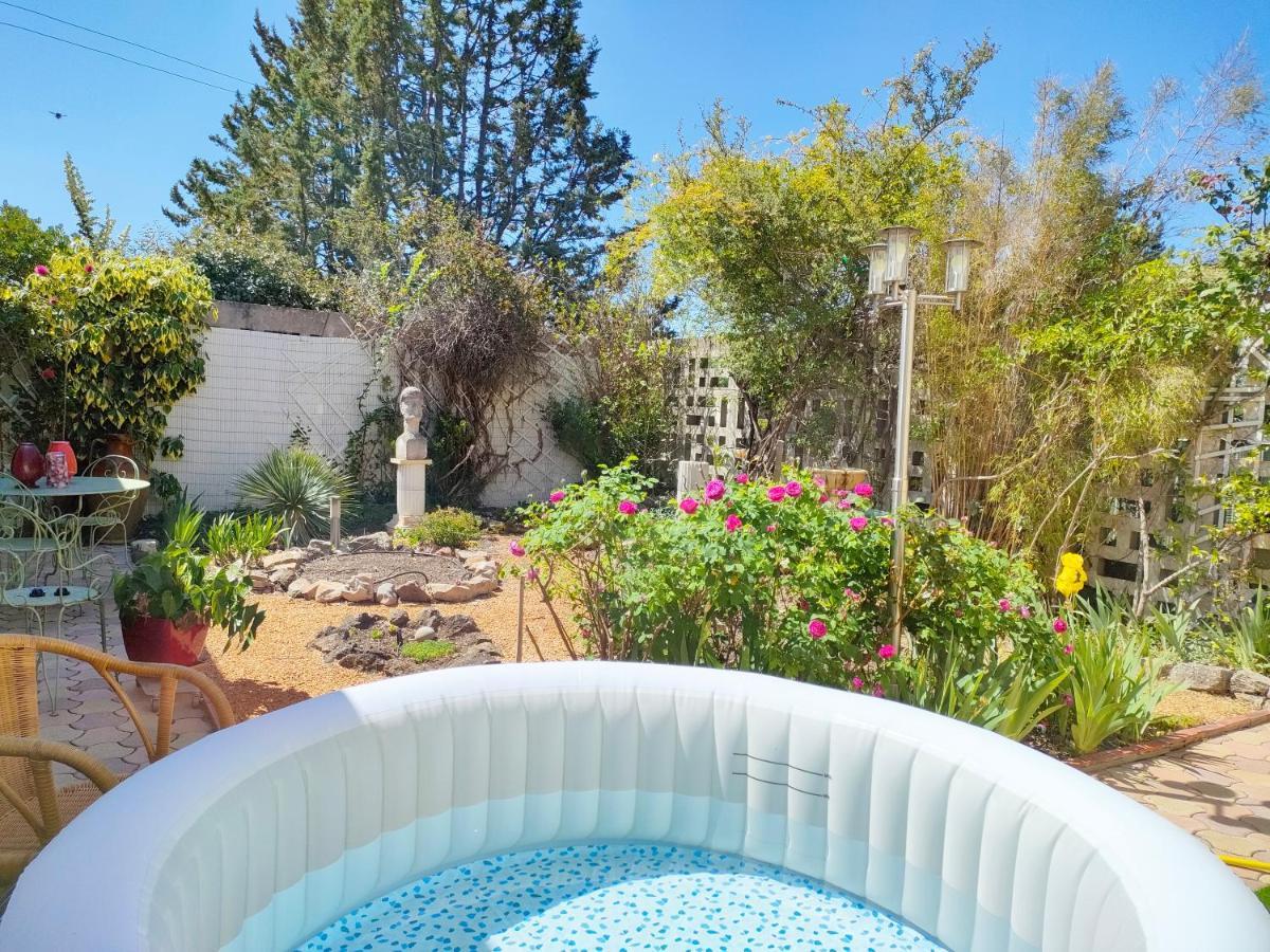 La Vie Est Belle, Chambre Privee Dans Une Villa Trets Exterior foto